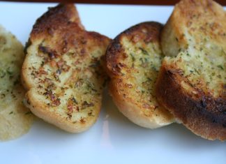 Zapečeni hleb sa belim lukom